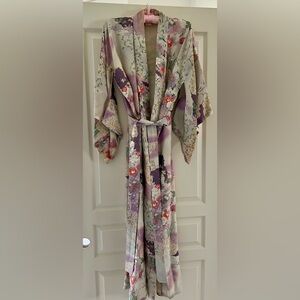 Vintage 1980s Japanese Floral Satin Kimono Robe in Cream and Purple